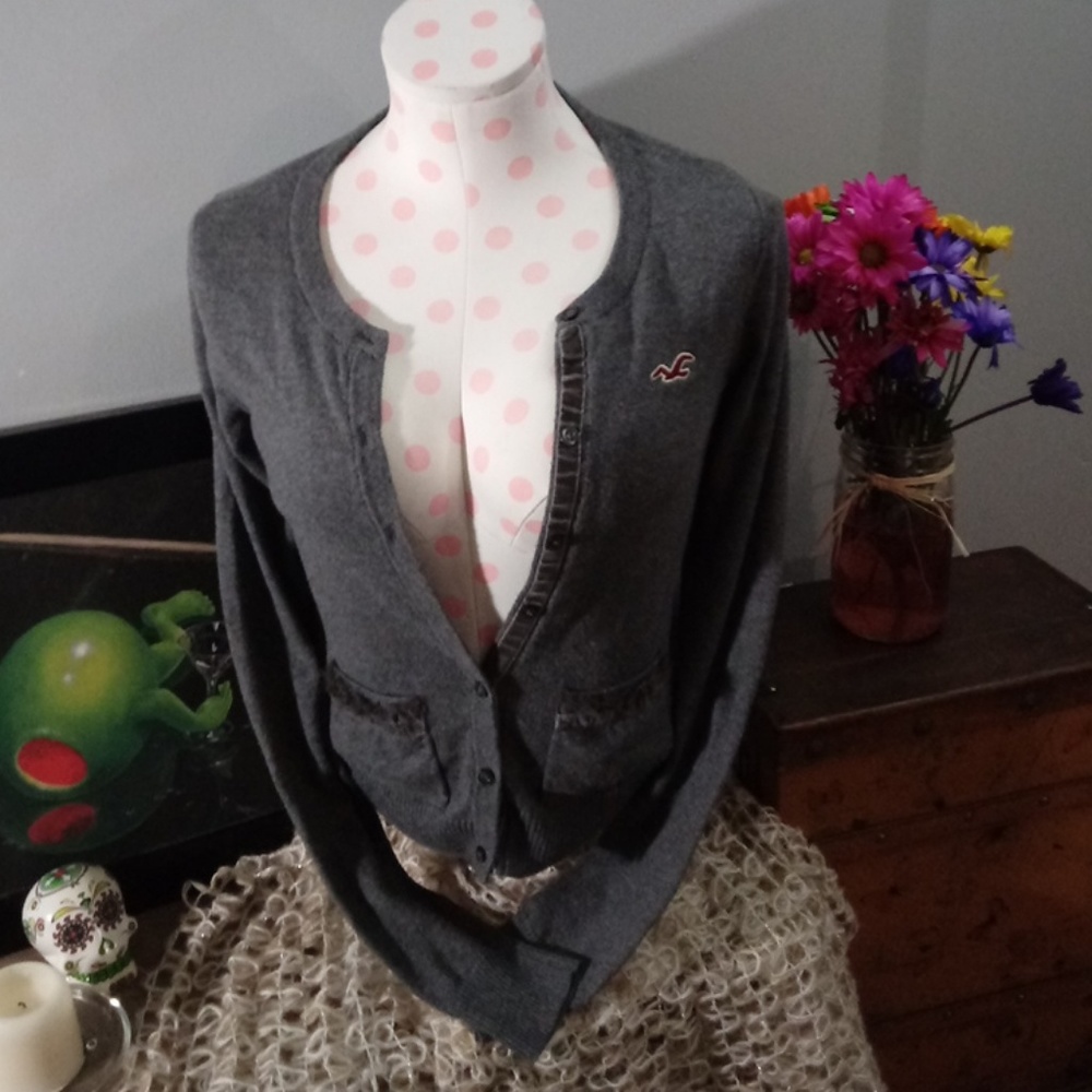 Cute Hollister Cardigan!